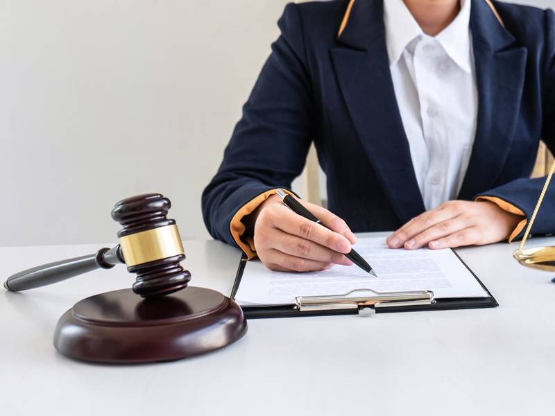 責(zé)任之輕：靜安區(qū)刑事律師解析玩忽職守罪責(zé)任人的界定